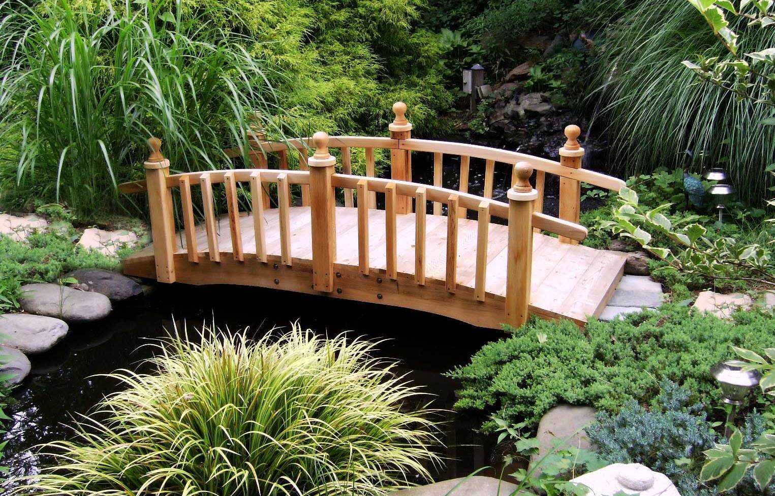 Сделать мост своими руками. Садовые мостики. Мостик в саду. Декоративный садовый мостик. Ландшафт с мостиком.