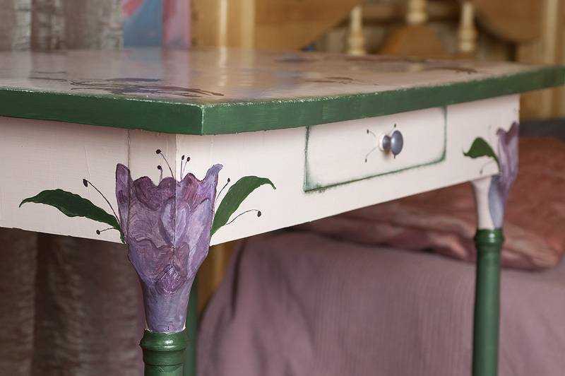 Чем покрасить деревянный стол