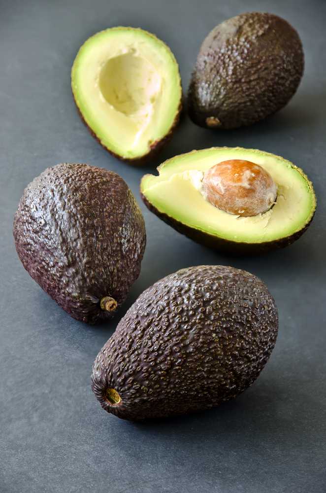 Как выбрать авокадо в магазине и как его есть: определяем спелость плода по внешним признакам