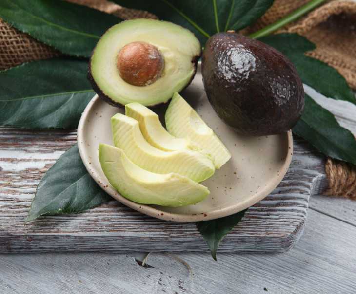 Авокадо хасс: польза калорийность и полезные советы по выбору спелого фрукта - здоровье на joinfo.com