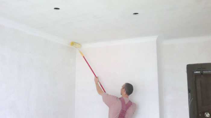 Как покрасить потолок водоэмульсионной акриловой краской?