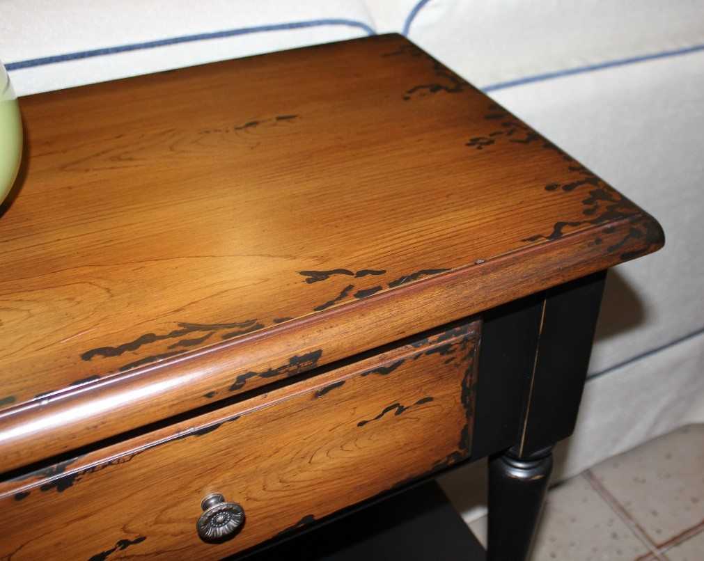 Мебель чернил. Реставрируем деревянную мебель. Старинный деревянный стол. Деревянный лакированный стол. Старый лакированный стол.