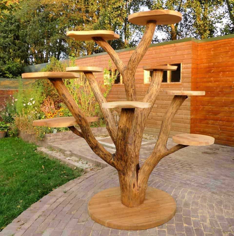 Что можно сделать из дерева. Деревянный декор для сада. Декоративные изделия из дерева. Изделия из дерева для дачи. Декоративные изделия из древесины.